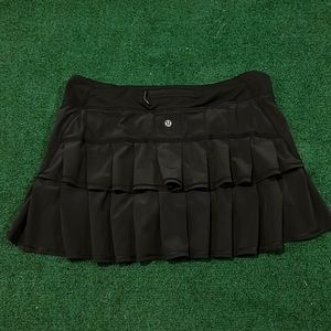 Women Lululemon black skirt